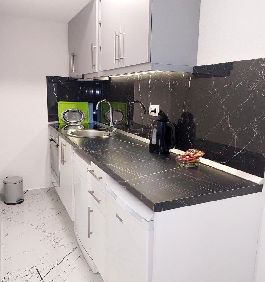 Big Delux Apartment Мостар Екстер'єр фото
